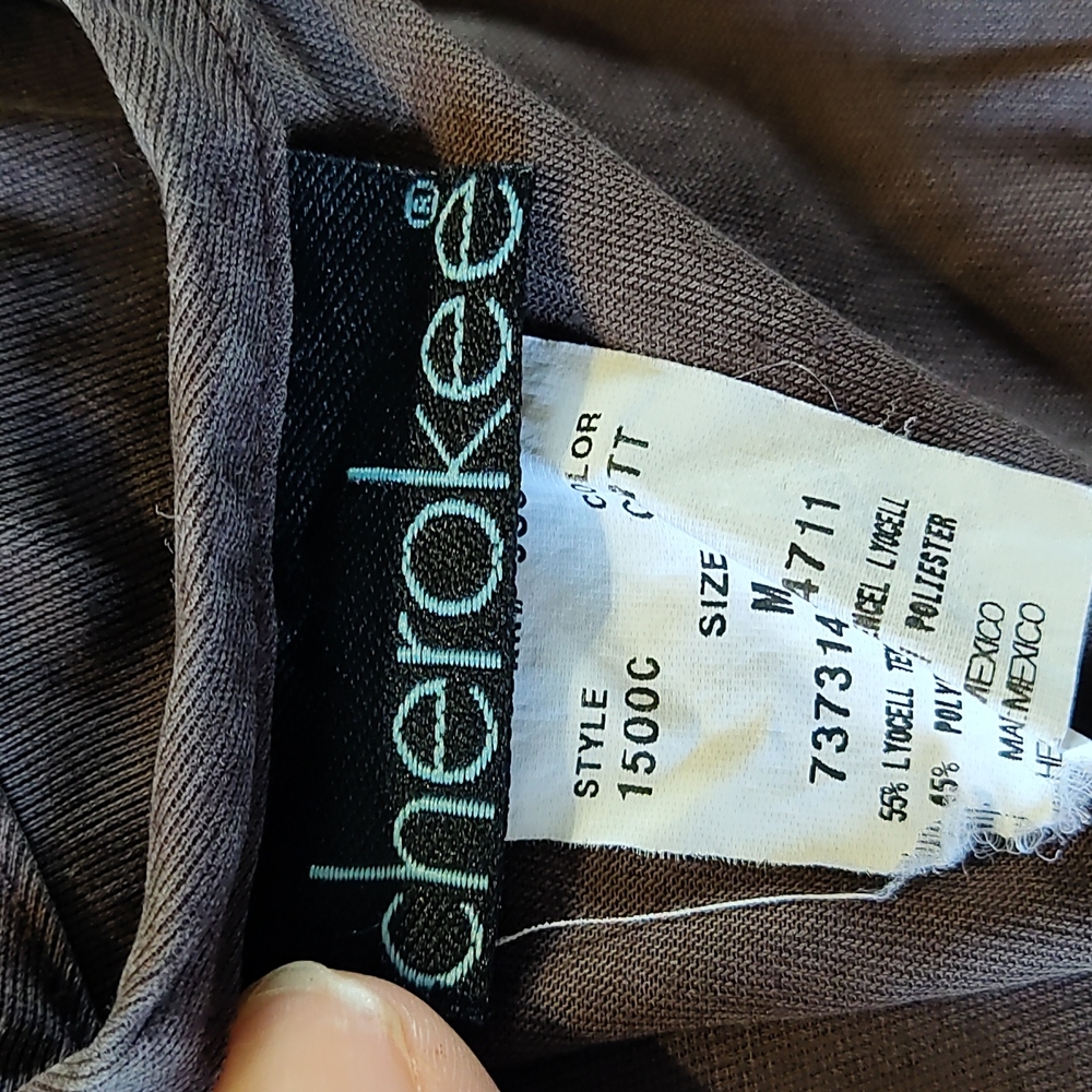 3 Scrub Sets. - image 3